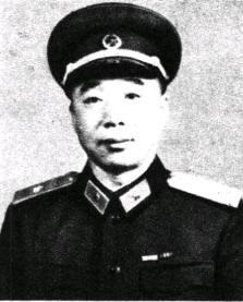 罗文 