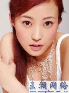 汉音对照 郝蕾剃发素颜为朝圣 印度修行纪录片