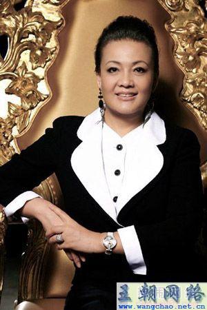 对照 张兰与儿子共用一张卡 称小菲金钱贫穷精