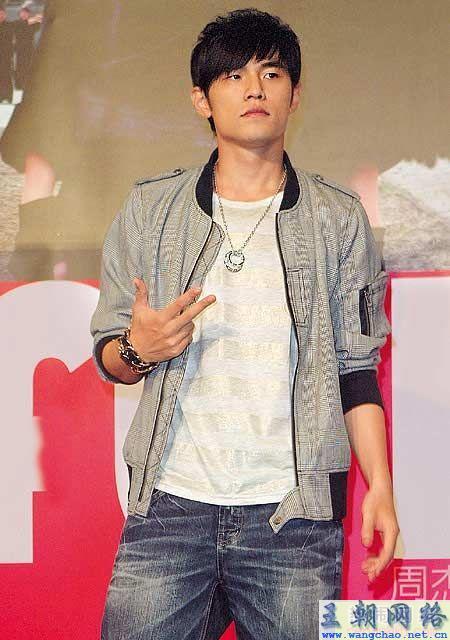 汉音对照 周杰伦举行巡回演唱会 与武汉歌迷订