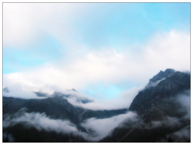 远眺的雾蒙云朵图片自然风光风景图片yuan tia