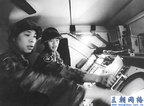 汉音对照 我军士官制度改革坚持战斗力及创新