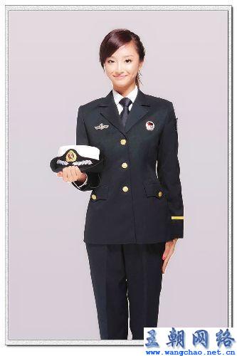 汉音对照 美丽的诱惑:中国女国防生们和新制服