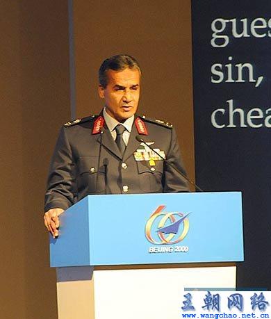 汉音对照 埃及空军参谋长:中国国庆阅兵令我感