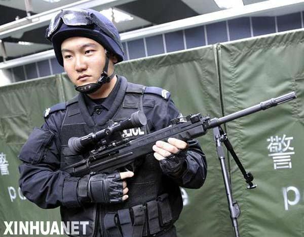 北京特警狙击手公开训练实力不逊于国外同行b