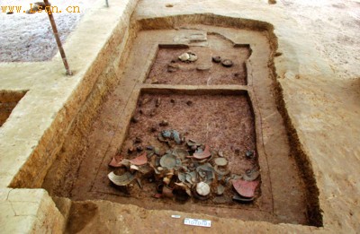 汉音对照 安徽境内战国贵族墓内发现西亚蜻蜓