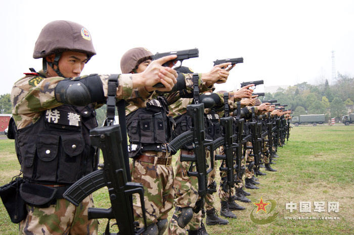 本文为【图解:武警特战队员的武器】的拼音翻译版