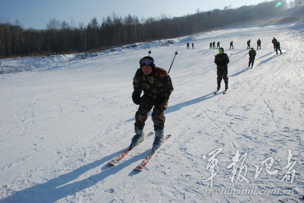 汉音对照 零下20度 武警黑龙江某支队卧冰爬雪