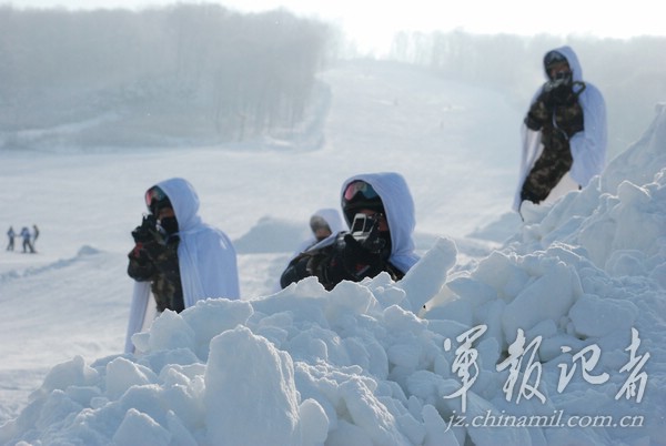 零下20度武警黑龙江某支队卧冰爬雪极限训练