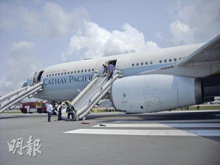 泰承认起火飞机两引擎失灵 向受影响乘客致歉