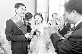 汉音对照 一对聋哑人的婚礼 打手语说我爱你