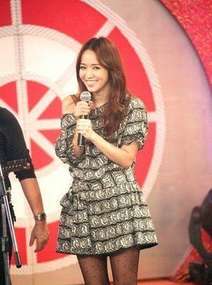 侯佩岑录节目避谈婚讯 吴宗宪代媒体恭喜(9)