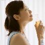 运动前不妨喝杯冷饮 5妙招保持苗条身材 减肥_美丽顾问