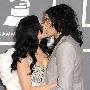 GRAMMY红毯 Katy Perry和老公补媒体一个“婚礼” 婚嫁_美丽顾问