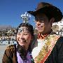 “圣地婚礼”伉俪布达拉宫前拍摄藏式婚纱照(组图) 婚嫁_美丽顾问