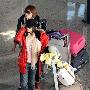 李小璐回京不见男友 机场摆pose扮可爱 婚嫁_美丽顾问