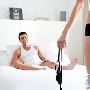 为何男人喜欢偷看女人"裤子" 男人_男女情感