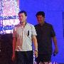 李亚鹏撇王菲深夜会友 身材发福露肥肚腩 明星_娱乐报道