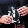 怀恩豪斯骨灰下葬 数百亲友出席丧礼悲痛送别 明星_娱乐报道