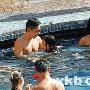 陈奕迅婚姻问题再现疑云 徐濠萦带女与男性游泳 明星_娱乐报道