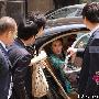 38岁李若彤美艳照曝光 穿透视装和粉丝熊抱 明星_娱乐报道