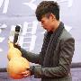 魏晨回家办签售感亲切 歌迷热情捧场送兰州特产 音乐_娱乐报道
