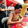 杨紫萍广州签唱引怀旧风潮 经典老少通吃 音乐_娱乐报道