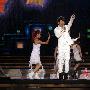 张智成王子装亮相湖南 与梁静茹上演合唱处女秀 音乐_娱乐报道