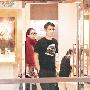 杨千嬅结婚两周年 与老公逛名表店亲密耳语 快讯_娱乐报道