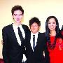 韦唯率三个帅气混血儿子亮相节目 快讯_娱乐报道