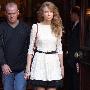 泰勒·史薇芙特 (Taylor Swift)欧美女星黑白配 经典 打扮_美丽顾问
