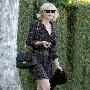 明星示范：Kirsten Dunst 直线条的衬衫裙用腰带轻易 打扮_美丽顾问