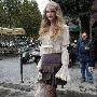 明星示范：Taylor Swift 复古白衬衫搭配百褶裙有着温 打扮_美丽顾问