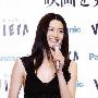 黑色的雪纺连衣裙，简单毫无装饰，加上一头黑长直发 打扮_美丽顾问