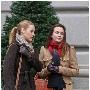 Blake Lively和Leighton Meester两位女主是时髦外套 打扮_美丽顾问