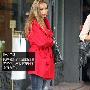 玫红色调： 出镜明星：Jennifer Lopez 注意点：风格不 打扮_美丽顾问