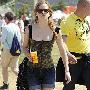 富有时尚气息的赫敏艾玛-沃特森 2010 Glastonbury摇 打扮_美丽顾问