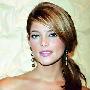 3.Ashley Greene Ashley Greene 阴影和高光打造立体生 化妆_美丽顾问