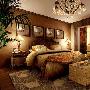 次卧室 客厅 客厅采用深色壁纸、厚重吊顶及实木家具 家装_美丽顾问
