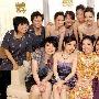 婚宴现场以千嬅最喜爱的紫色为主，布景板以他们去年 婚嫁_美丽顾问