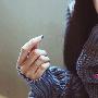 小云故意分开双腿又并上，做这个动作的时候，我看到 隐私_男女情感