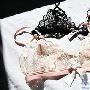 深夜里，我痛不欲生，撕心裂肺，常常用双手捂着泪流 隐私_男女情感