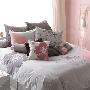 时尚之都，日本东京灰色与粉色的结合的床品，加上几朵 导购_居家装饰