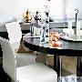 银白色调餐桌布置透着柔美气息白色吊灯，是营造银白餐 导购_居家装饰