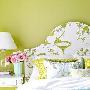 华丽床头板带有花鸟图案的壁纸立即让这个床头板焕然一 家品_居家装饰