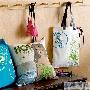 图案清新 优雅的床品与靠包色调明亮的现代感、浪漫的 家居_居家装饰