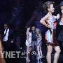 李玟秀好身材，老公Bruce与搂辣妹热聊（5／28张）    明星_娱乐报道