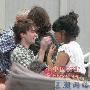 之前被拍到的丹尼尔和女友，但不知是否是如今这位    明星_娱乐报道