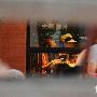 王珞丹进大排档享受平民美食     网友变身福尔摩斯 王 明星_娱乐报道