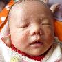 宝宝脸上长的是痱子还是湿疹或是什么？